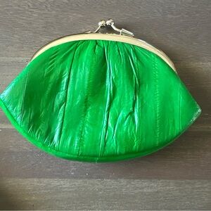 VTG Lee Sands Lime Green Eel Skin Coin Purse Wallet 2 Compartments Kiss Clasp